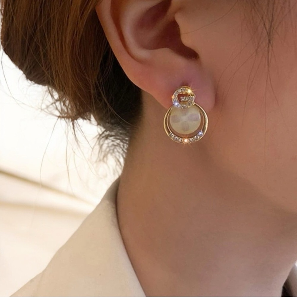 Cubic Zirconia Decor Round Stud Earrings
